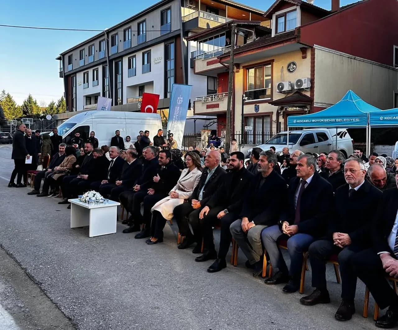 AK Parti Başiskele Gençlik Kolları, İbni Sina Bilgievi Açılışına Katıldı AK Parti Başiskele Gençlik Kolları, İbni Sina Bilgievi Açılışına Katıldı