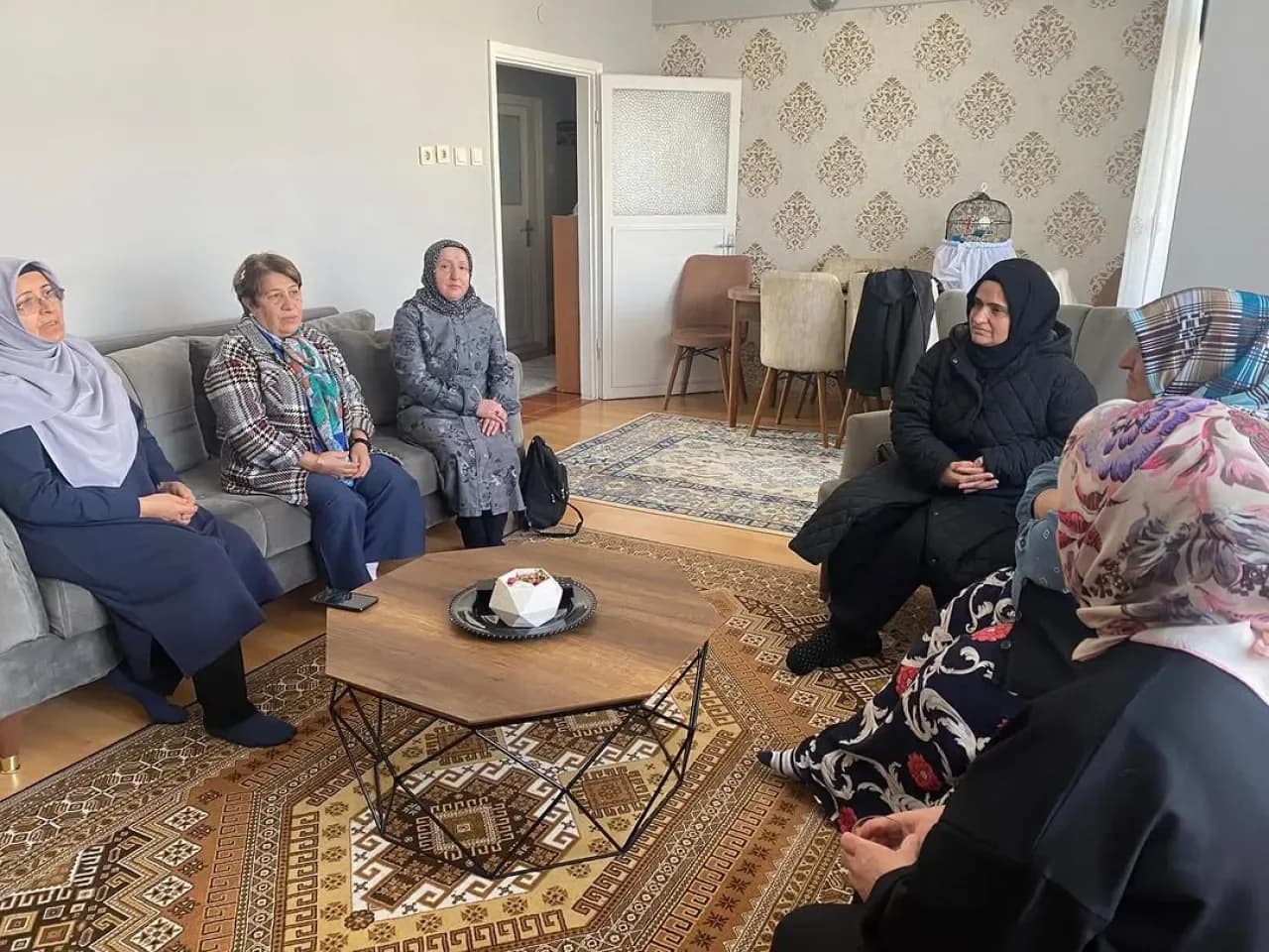 AK Parti Ümraniye Kadın Kolları Mahalle Ziyaretlerini Sürdürüyor AK Parti Ümraniye Kadın Kolları Mahalle Ziyaretlerini Sürdürüyor