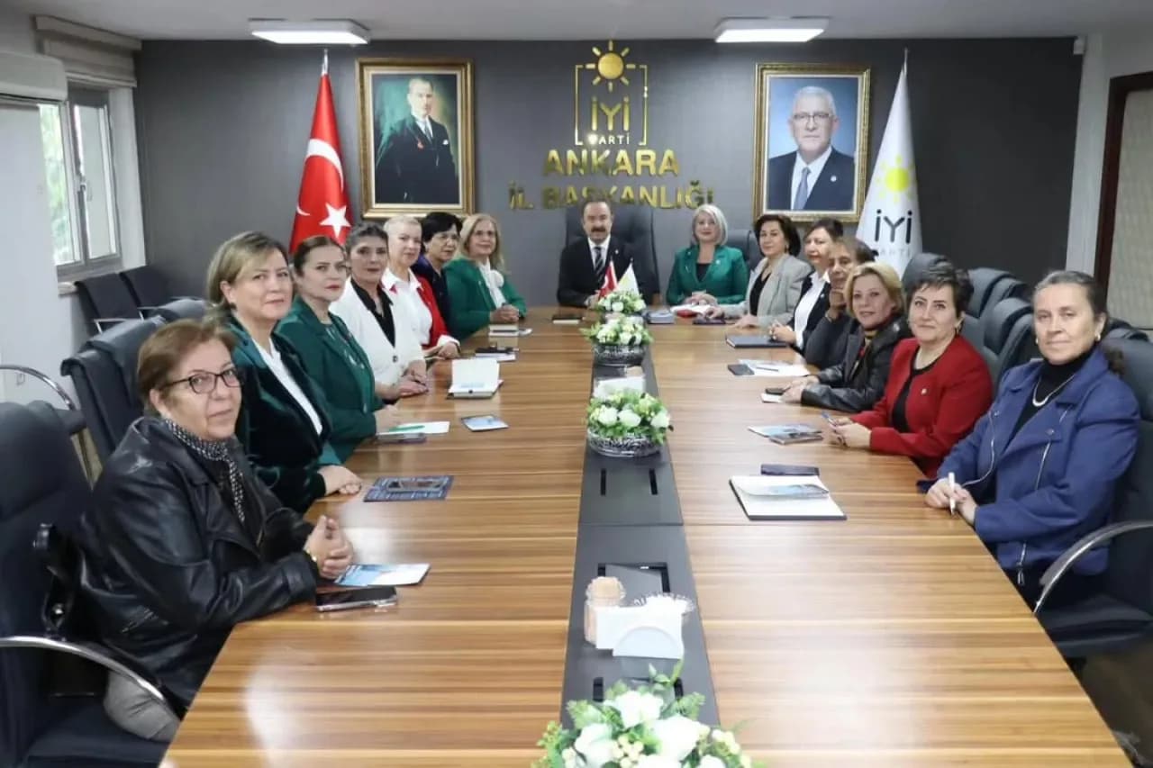 İYİ Parti'de Kadın Aile ve Sosyal Hizmetler Başkanları Ankara'da Toplandı İYİ Parti'de Kadın Aile ve Sosyal Hizmetler Başkanları Ankara'da Toplandı