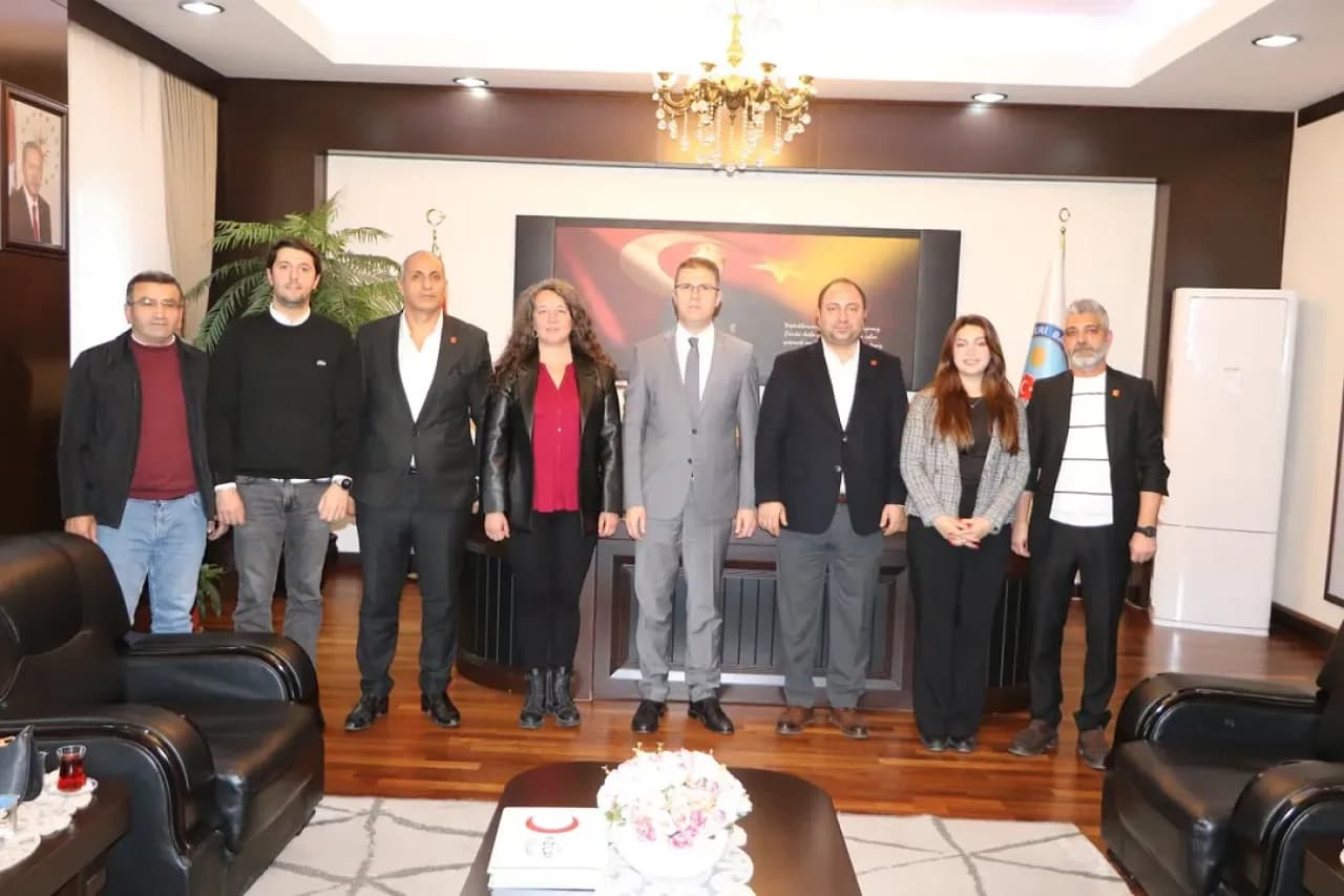 CHP Avcılar İlçe Başkanı ve Yönetimi Kaymakam Orhan Burhan'ı Ziyaret Etti CHP Avcılar İlçe Başkanı ve Yönetimi Kaymakam Orhan Burhan'ı Ziyaret Etti