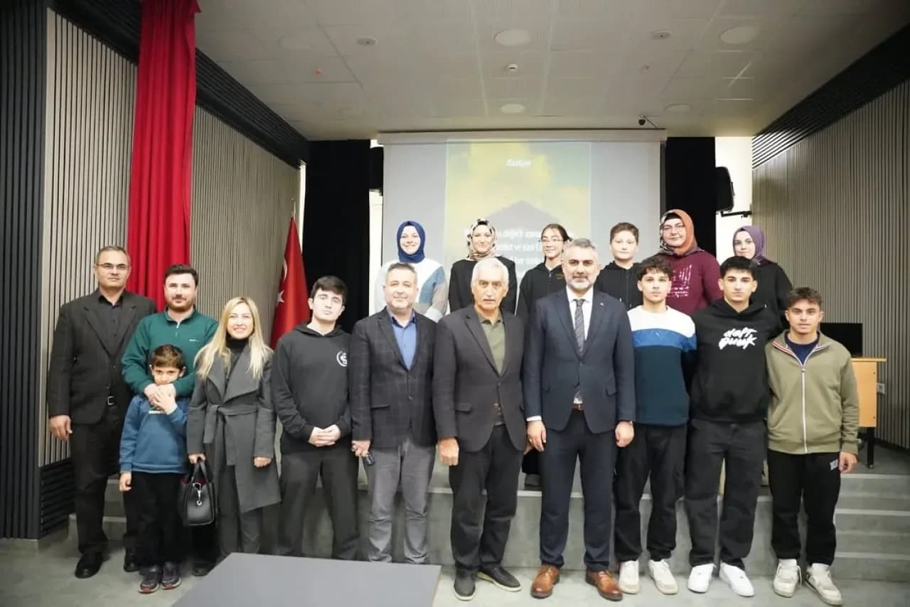 Kartal'da Üç Ayların Manevi İklimi Selman Farisi Anadolu İHL'de Yaşatıldı Kartal'da Üç Ayların Manevi İklimi Selman Farisi Anadolu İHL'de Yaşatıldı