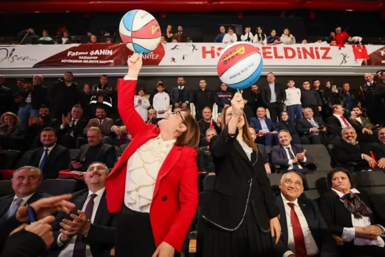 Gaziantep'e FIBA Standartlarında Modern Spor Salonu Kazandırıldı Gaziantep'e FIBA Standartlarında Modern Spor Salonu Kazandırıldı