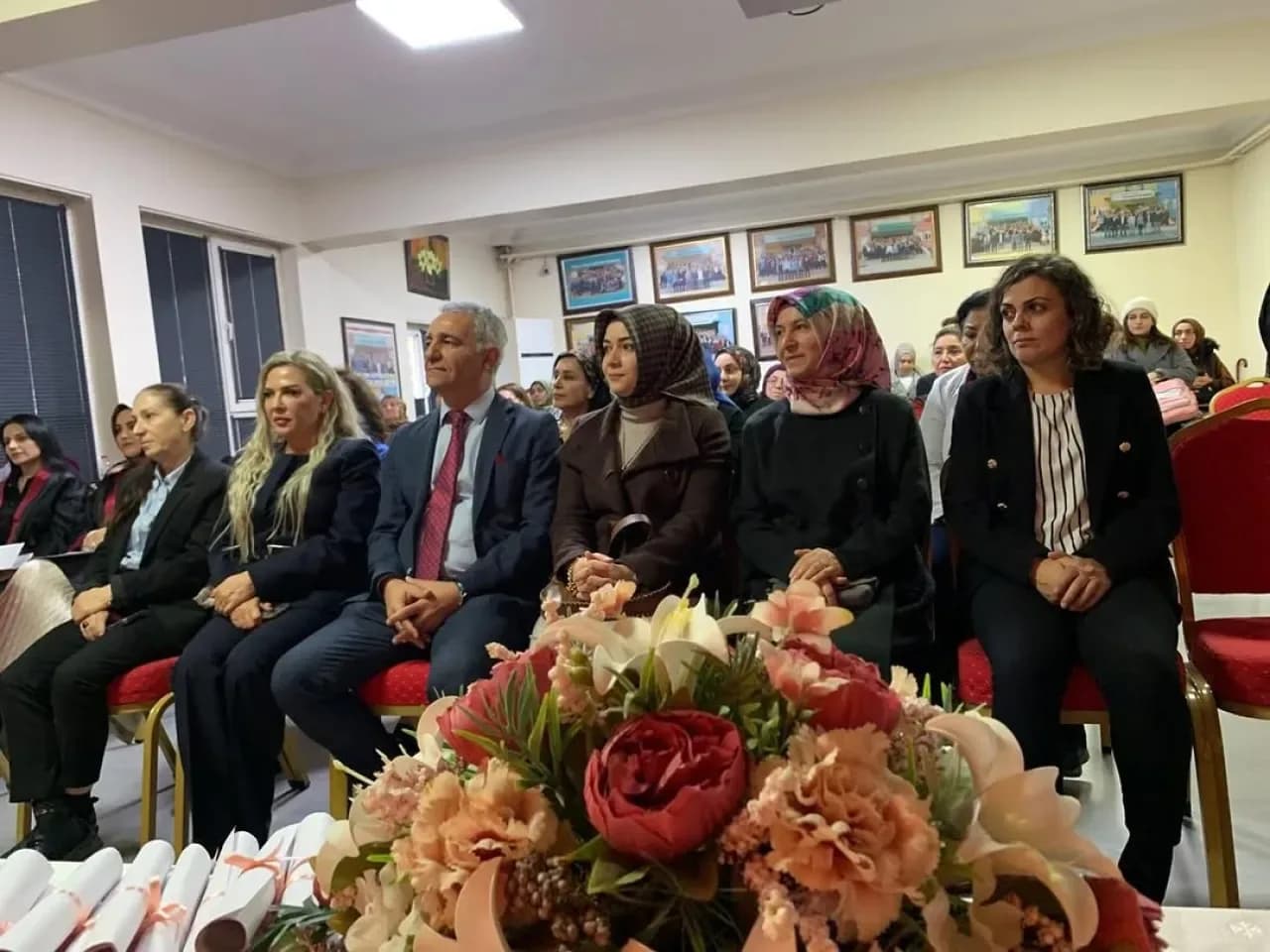 Tuzla'da Okuma Yazma Seferberliği: Yeni Hayatlara Açılan Kapılar Tuzla'da Okuma Yazma Seferberliği: Yeni Hayatlara Açılan Kapılar