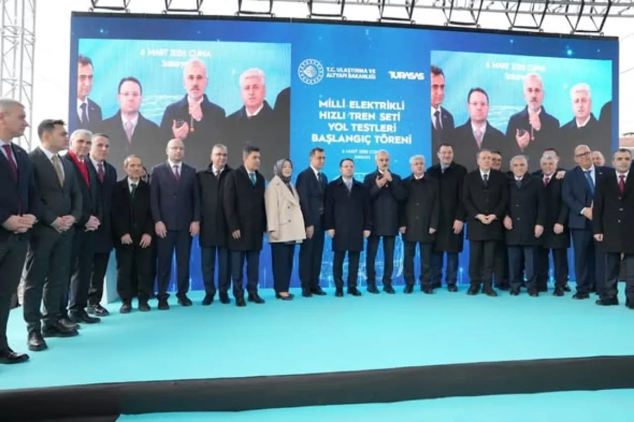 Türkiye'nin İlk Yerli Elektrikli Hızlı Treni Yola Çıkıyor: TÜRASAŞ'ın Gurur Projesi Türkiye'nin İlk Yerli Elektrikli Hızlı Treni Yola Çıkıyor: TÜRASAŞ'ın Gurur Projesi