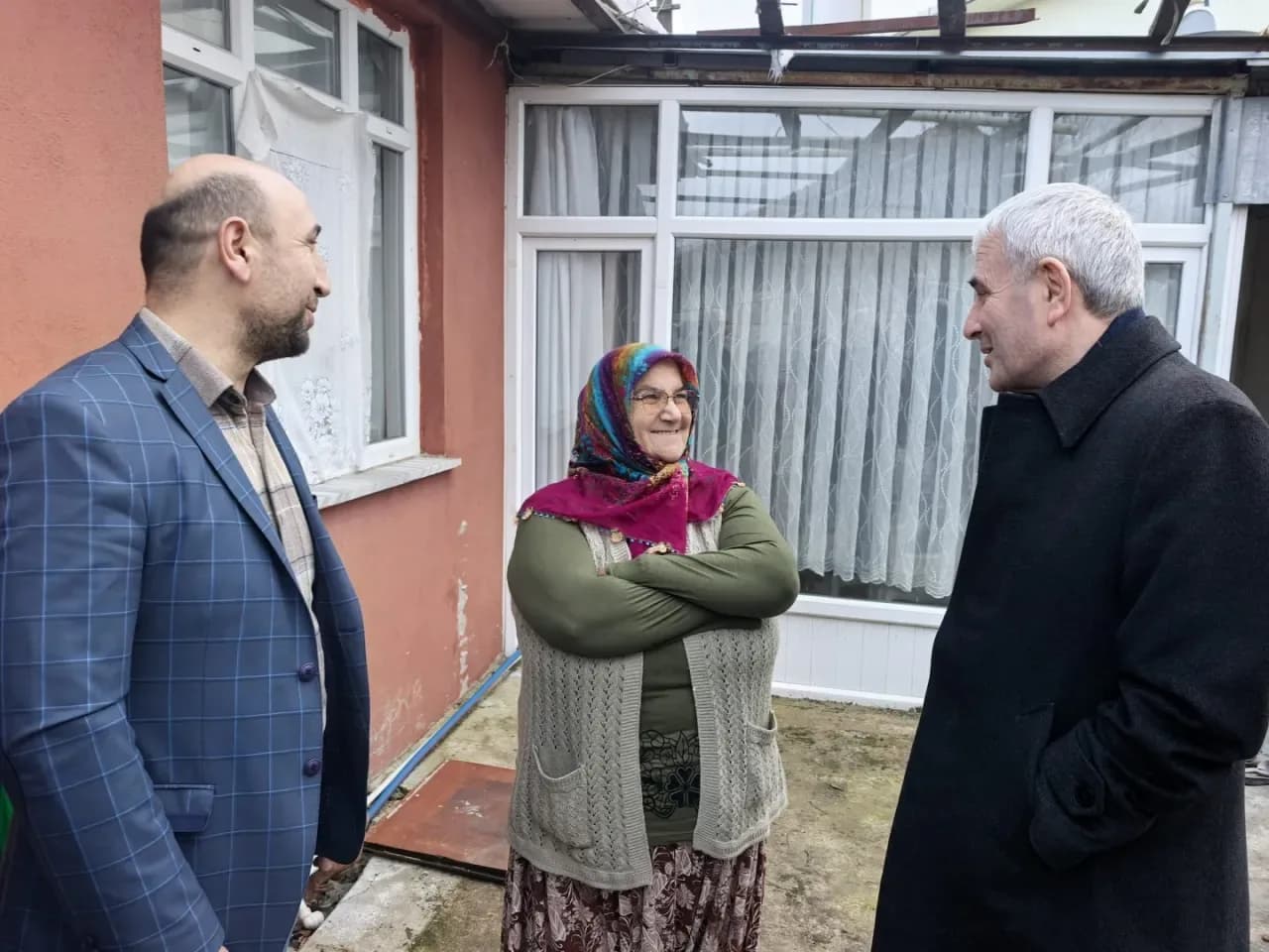 AK Parti Gebze'den Umre Dönüşünde Anlamlı Ziyaret: Hanife Karakaş ve Ailesi Dualarla Karşılandı AK Parti Gebze'den Umre Dönüşünde Anlamlı Ziyaret: Hanife Karakaş ve Ailesi Dualarla Karşılandı