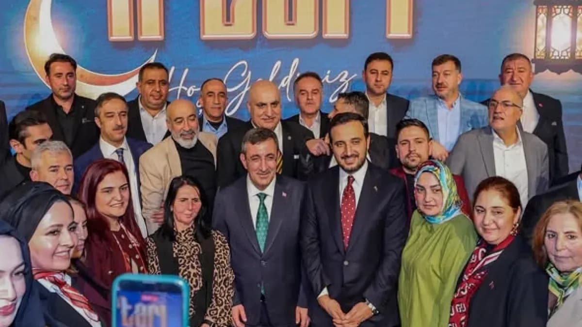 Bağcılar Belediye Başkanı Abdullah Özdemir, Bölge Liderleriyle İftarda Buluştu Bağcılar Belediye Başkanı Abdullah Özdemir, Bölge Liderleriyle İftarda Buluştu