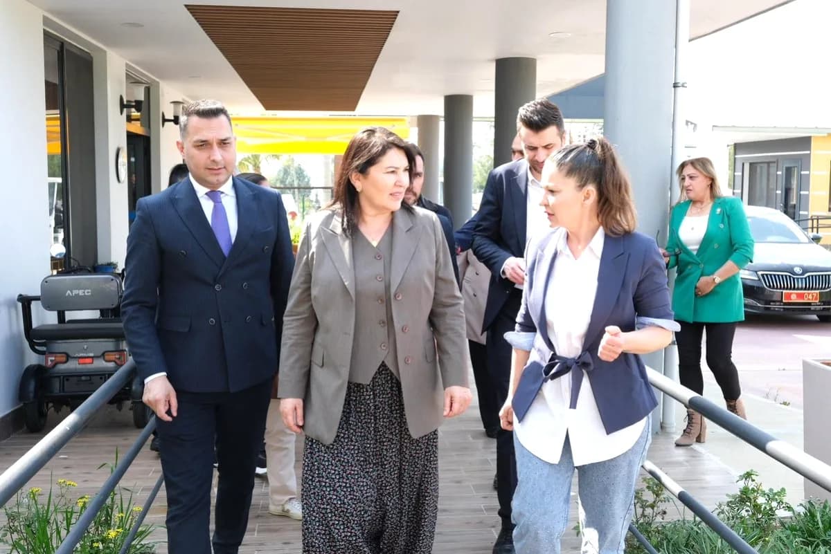 AK Parti Milletvekili Sunay Karamık, Sarıçam'daki Huzurevini Ziyaret Etti AK Parti Milletvekili Sunay Karamık, Sarıçam'daki Huzurevini Ziyaret Etti