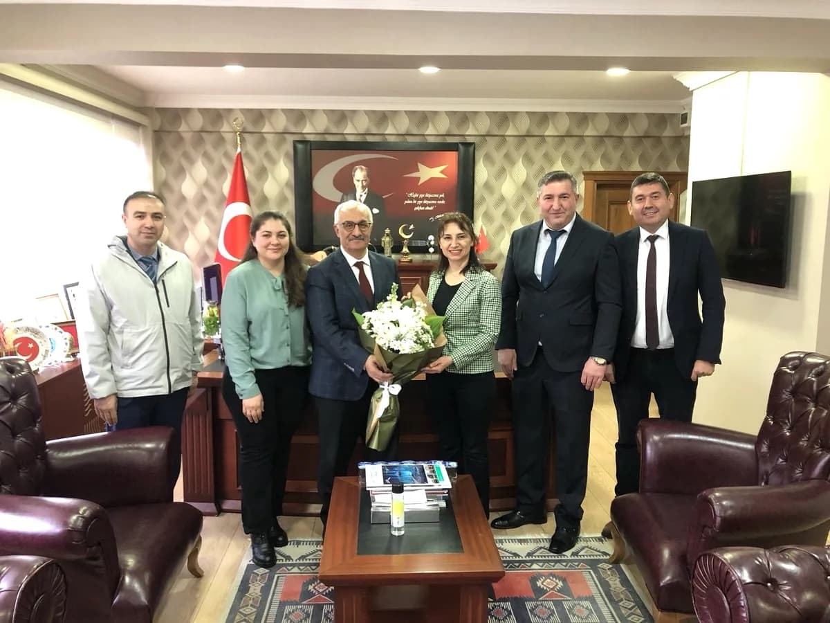 Gebze Kaymakamı Kütüphane Haftası'nda Kütüphane Yöneticilerini Ağırladı Gebze Kaymakamı Kütüphane Haftası'nda Kütüphane Yöneticilerini Ağırladı