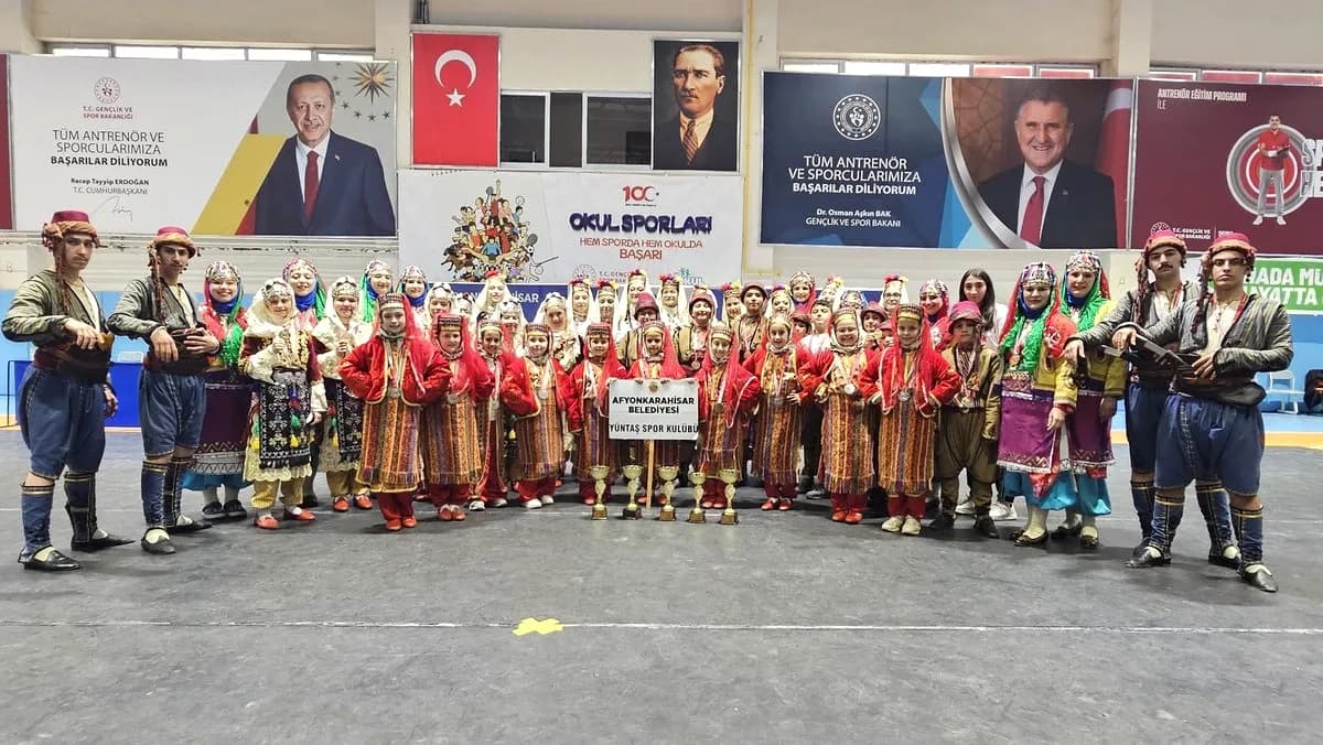 Afyonkarahisar'da Halk Oyunları Şampiyonası 60 Sporcuyla Tamamlandı Afyonkarahisar'da Halk Oyunları Şampiyonası 60 Sporcuyla Tamamlandı