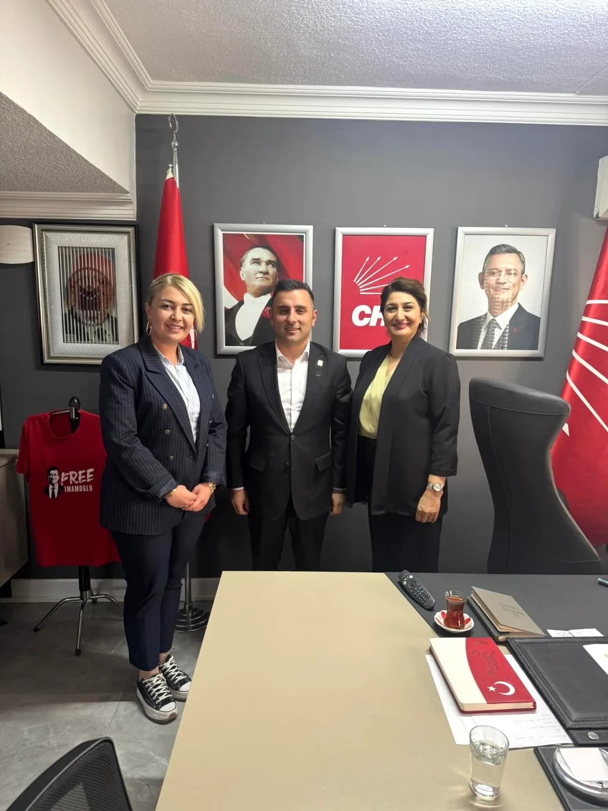 Yenimahalle CHP'den Muhtarlara Teşekkür: Ziyaret ve Yerel İş Birliği Yenimahalle CHP'den Muhtarlara Teşekkür: Ziyaret ve Yerel İş Birliği