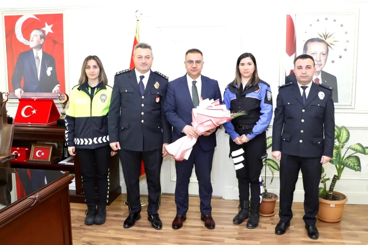 Sancaktepe Kaymakamı, Polis Haftası'nda Emniyet Mensuplarını Kabul Etti Sancaktepe Kaymakamı, Polis Haftası'nda Emniyet Mensuplarını Kabul Etti