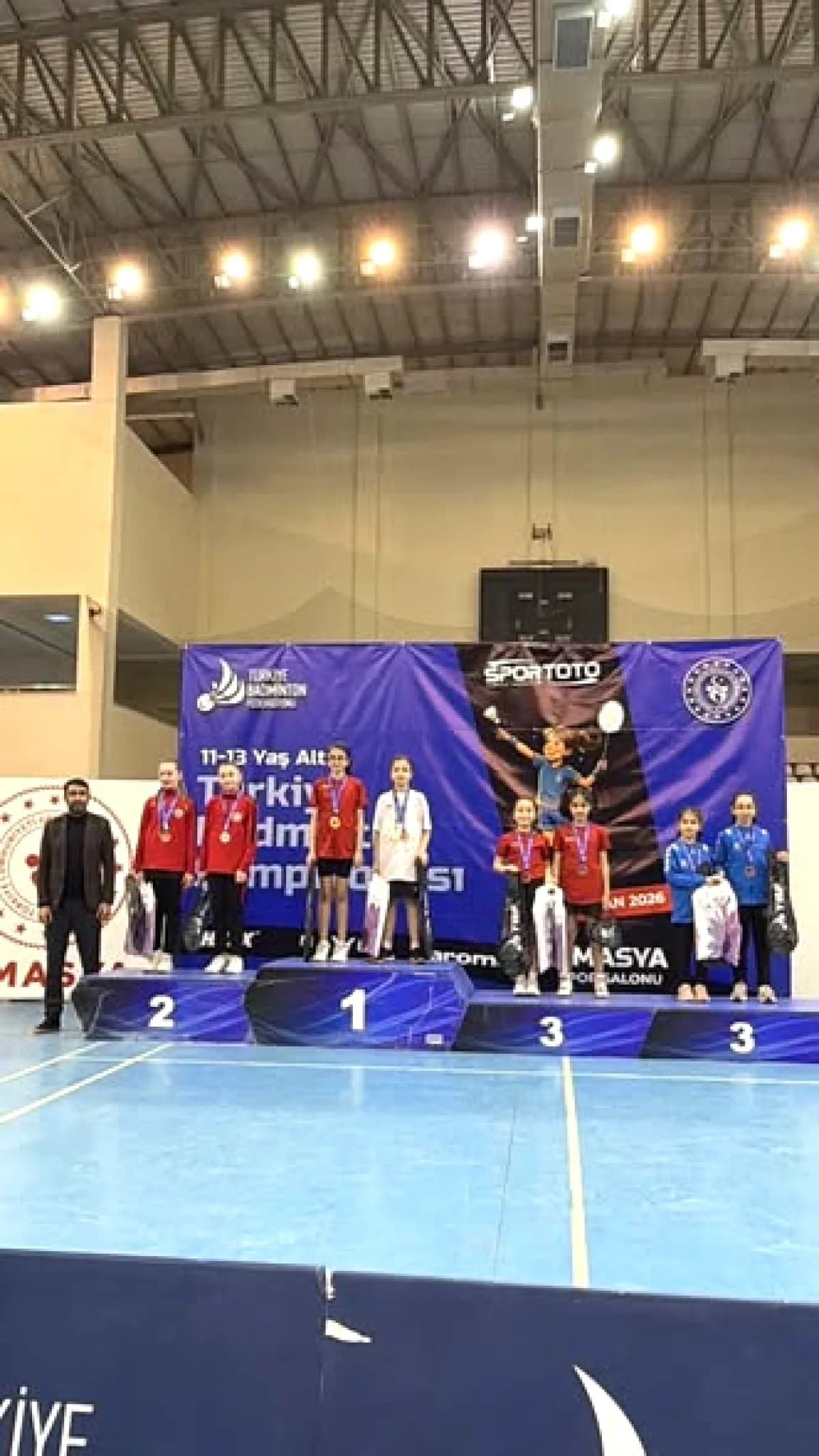 Kayseri'nin Minik Badmintoncuları Amasya'dan 3 Kupa ile Döndü Kayseri'nin Minik Badmintoncuları Amasya'dan 3 Kupa ile Döndü