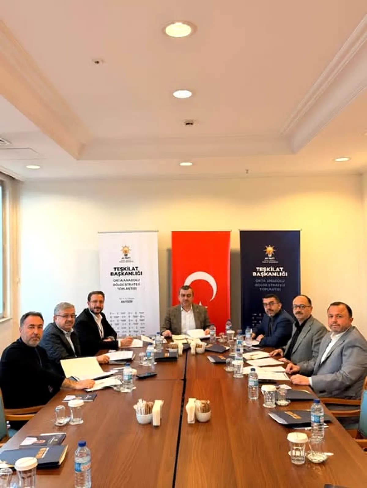 AK Parti Orta Anadolu Stratejisini Kayseri'de Masaya Yatırdı AK Parti Orta Anadolu Stratejisini Kayseri'de Masaya Yatırdı