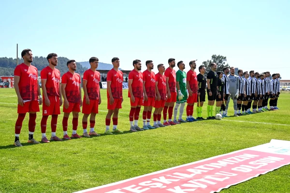 Kumluca Belediye Spor, Milas ile Berabere Kaldı: Yetkililer ve Hemşehriler Maçı Birlikte İzledi Kumluca Belediye Spor, Milas ile Berabere Kaldı: Yetkililer ve Hemşehriler Maçı Birlikte İzledi