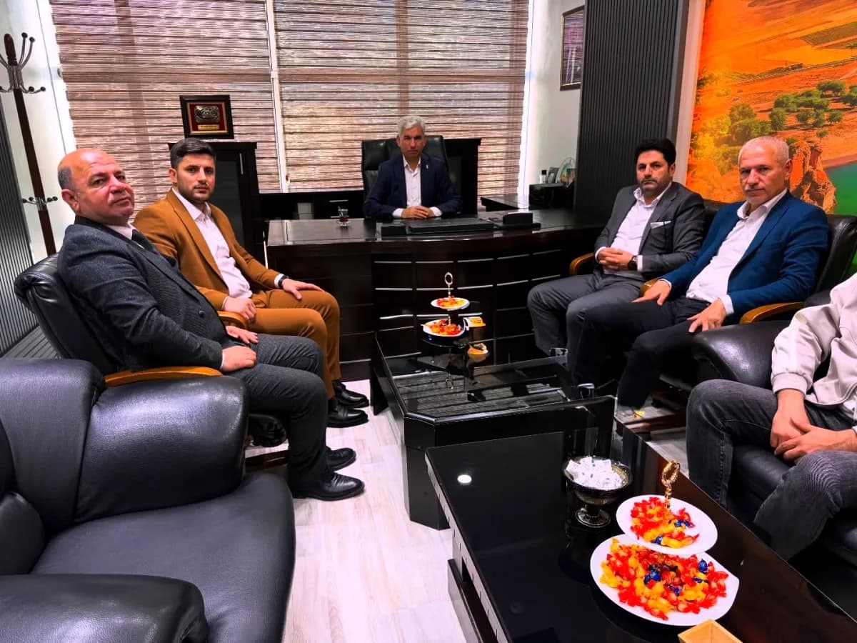 CHP'li ACAR Batman Esnaf Odası Başkanı'nı Ziyaret Etti CHP'li ACAR Batman Esnaf Odası Başkanı'nı Ziyaret Etti