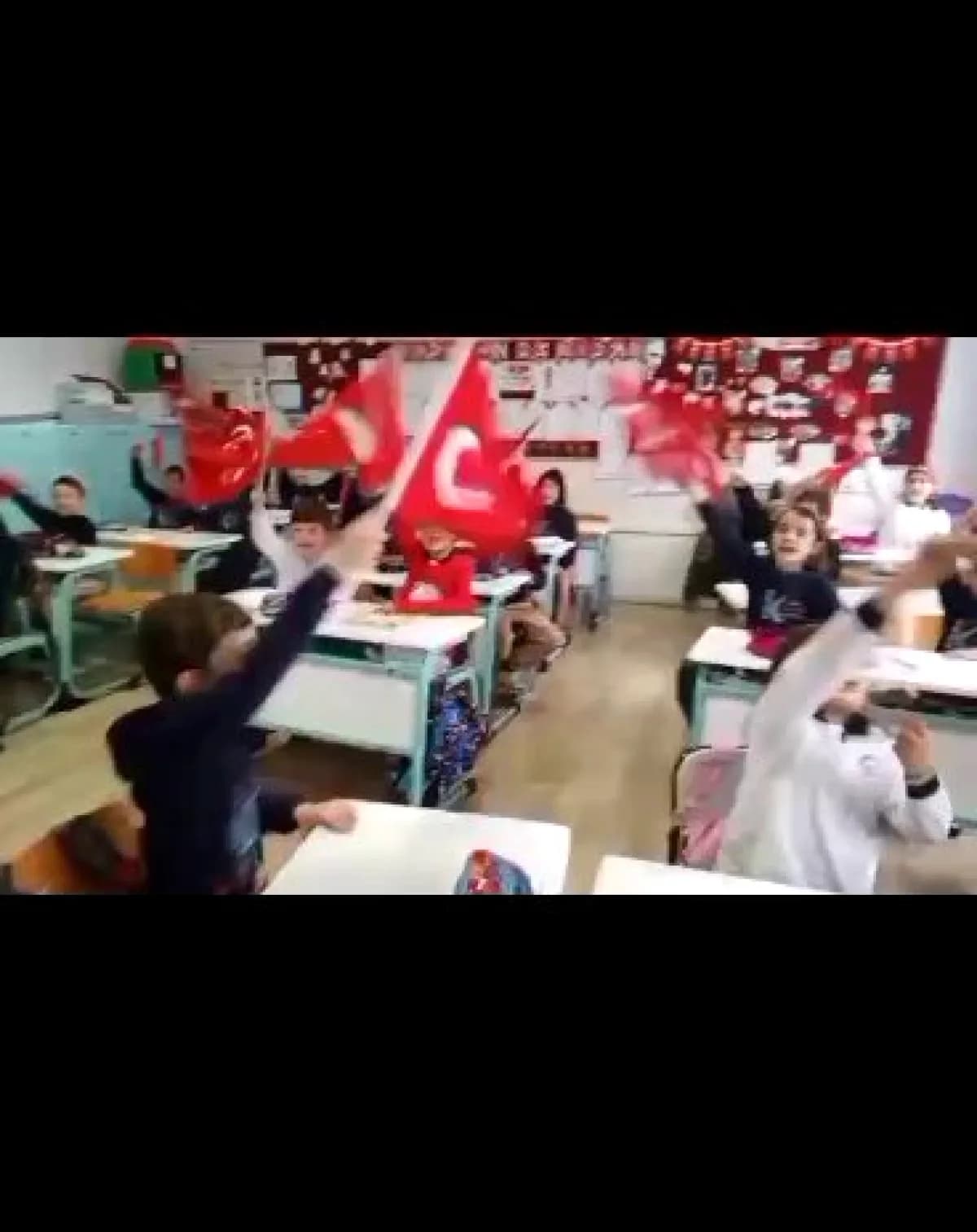 İznik'te 23 Nisan Coşkusu: Kadir Koyutürk İlkokulu'nda Dünya Çocukları Bayramı Kutlandı İznik'te 23 Nisan Coşkusu: Kadir Koyutürk İlkokulu'nda Dünya Çocukları Bayramı Kutlandı