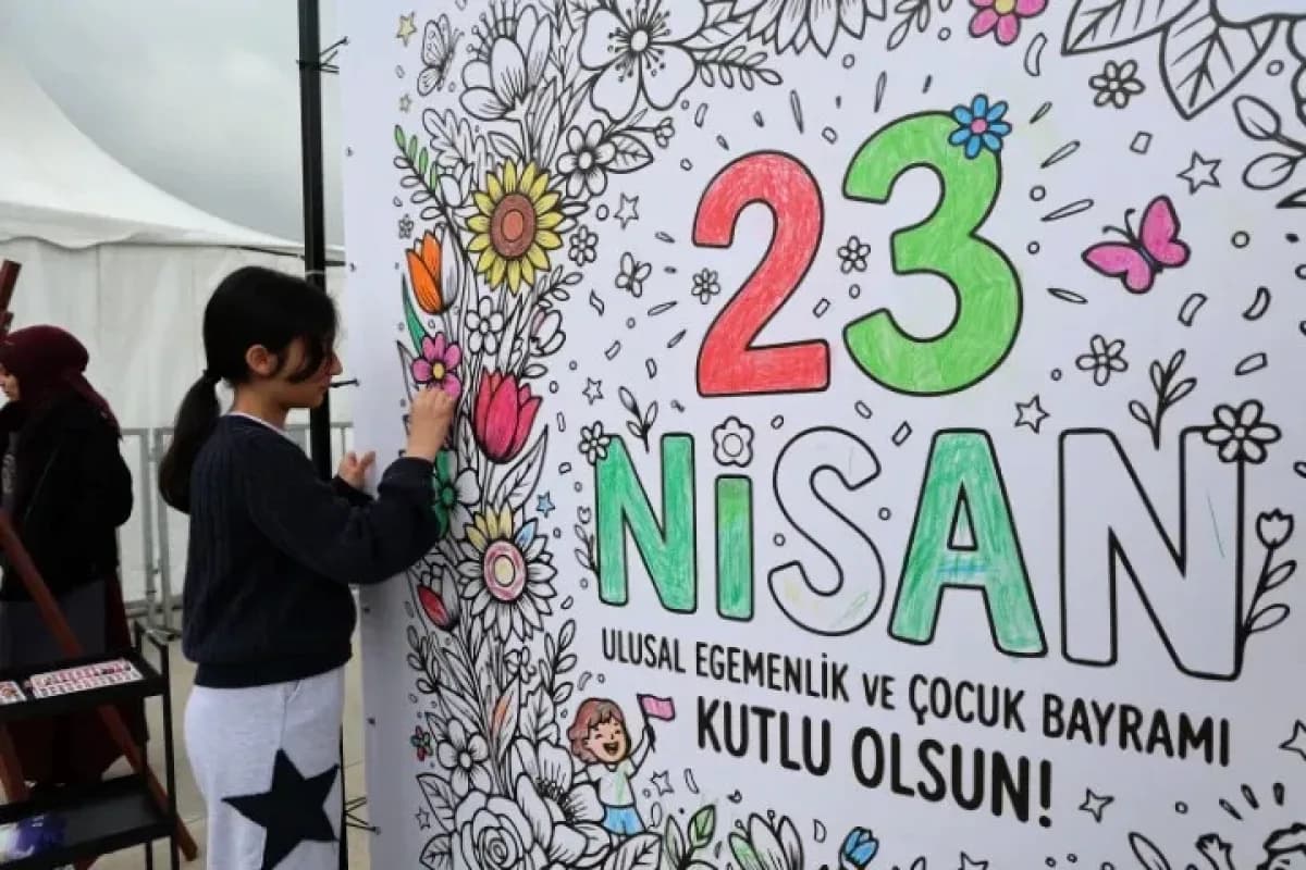 İzmit'te 23 Nisan Coşkusu: "Bi Dünya Eğlence" Şenliği Başladı İzmit'te 23 Nisan Coşkusu: "Bi Dünya Eğlence" Şenliği Başladı
