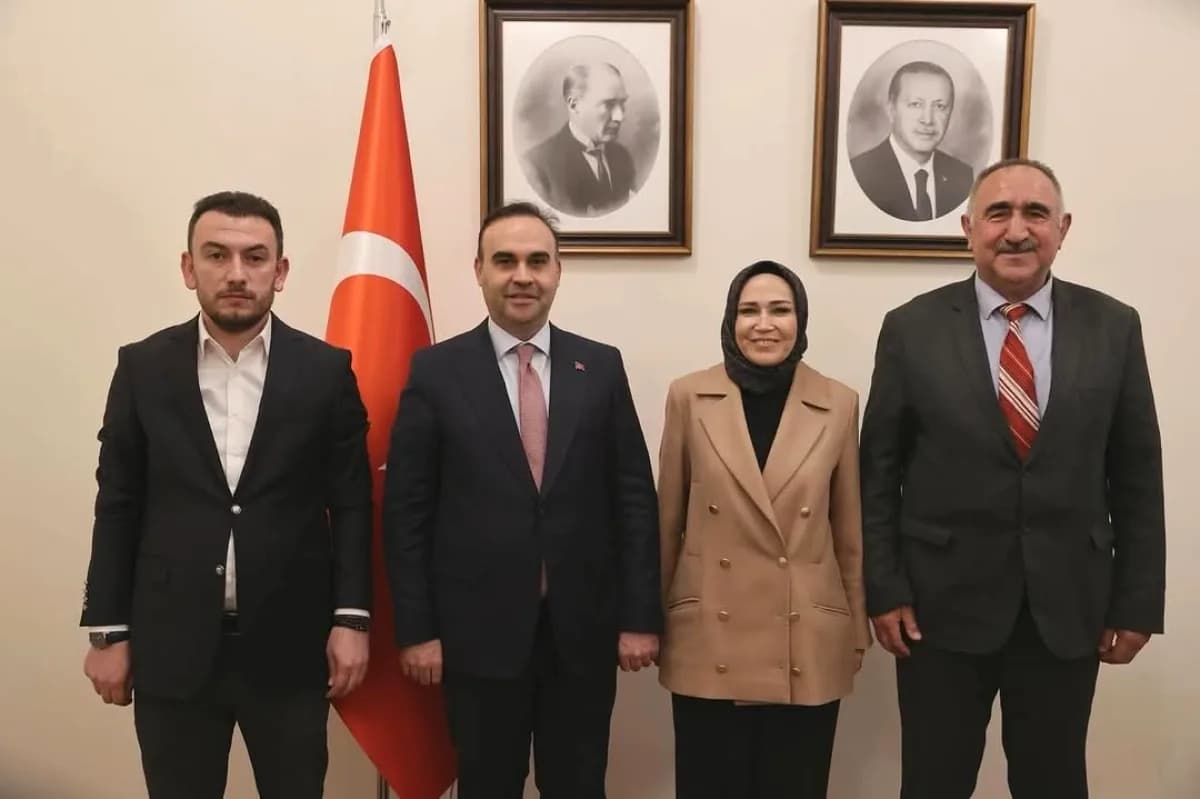Ayaş AK Parti Heyeti'nden Sanayi ve Teknoloji Bakanı Kacır'a Ziyaret Ayaş AK Parti Heyeti'nden Sanayi ve Teknoloji Bakanı Kacır'a Ziyaret