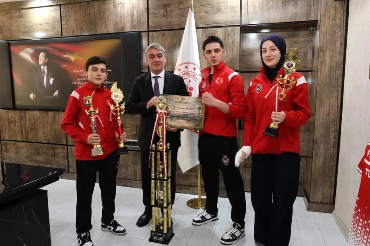 Bursalı Sporcular Polonya'da Dünya Şampiyonu Oldu Bursalı Sporcular Polonya'da Dünya Şampiyonu Oldu