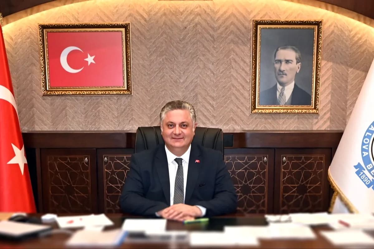 Yalova Belediye Başkanı Mehmet Gürel'den 1 Mayıs Mesajı: "Emeğin Kutsallığına İnanıyoruz" Yalova Belediye Başkanı Mehmet Gürel'den 1 Mayıs Mesajı: "Emeğin Kutsallığına İnanıyoruz"