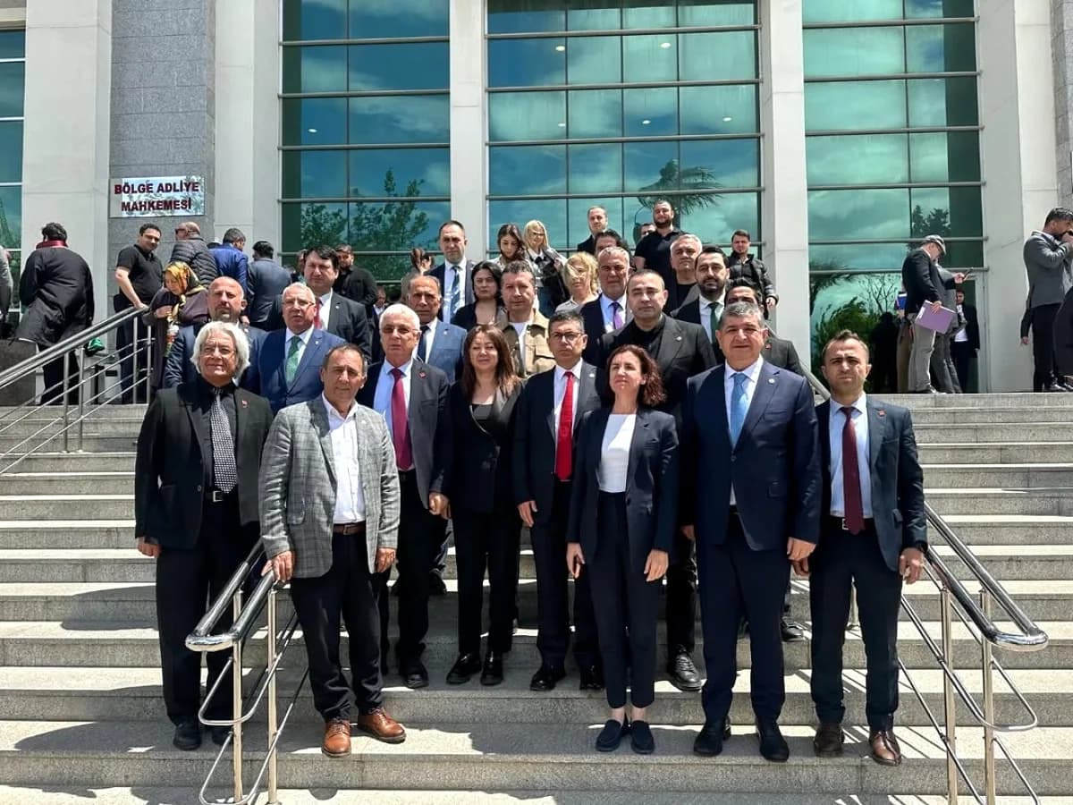 CHP'li İsimler Antalya'da Muhittin Böcek Duruşmasında CHP'li İsimler Antalya'da Muhittin Böcek Duruşmasında