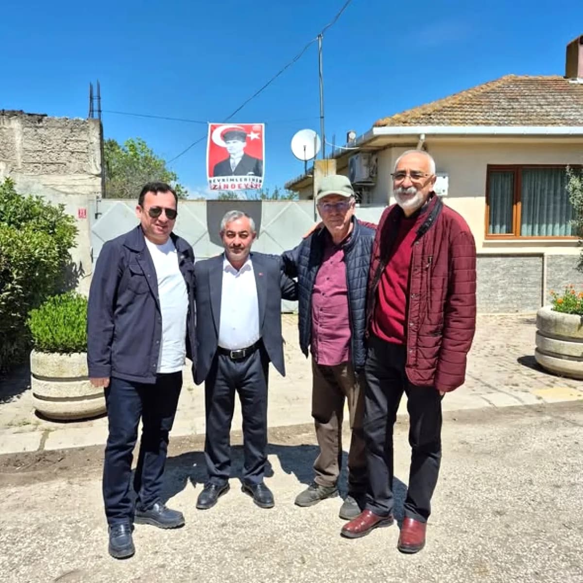 Manyas Belediyesi'nden Kızıksa Esnafına Ziyaret ve Destek Mesajı Manyas Belediyesi'nden Kızıksa Esnafına Ziyaret ve Destek Mesajı
