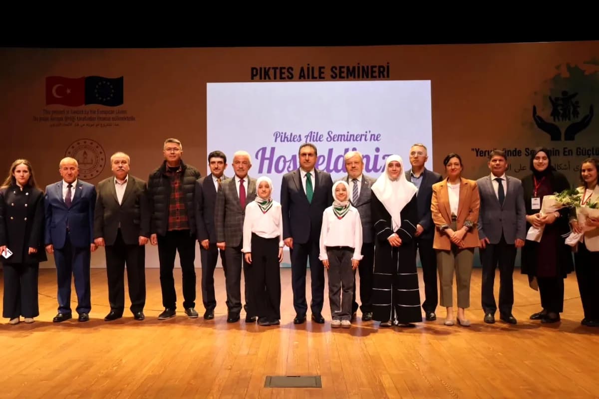 Sultanbeyli'de Aile İçi İletişim Semineri: PİKTES Projesi Kapsamında Buluşma Sultanbeyli'de Aile İçi İletişim Semineri: PİKTES Projesi Kapsamında Buluşma