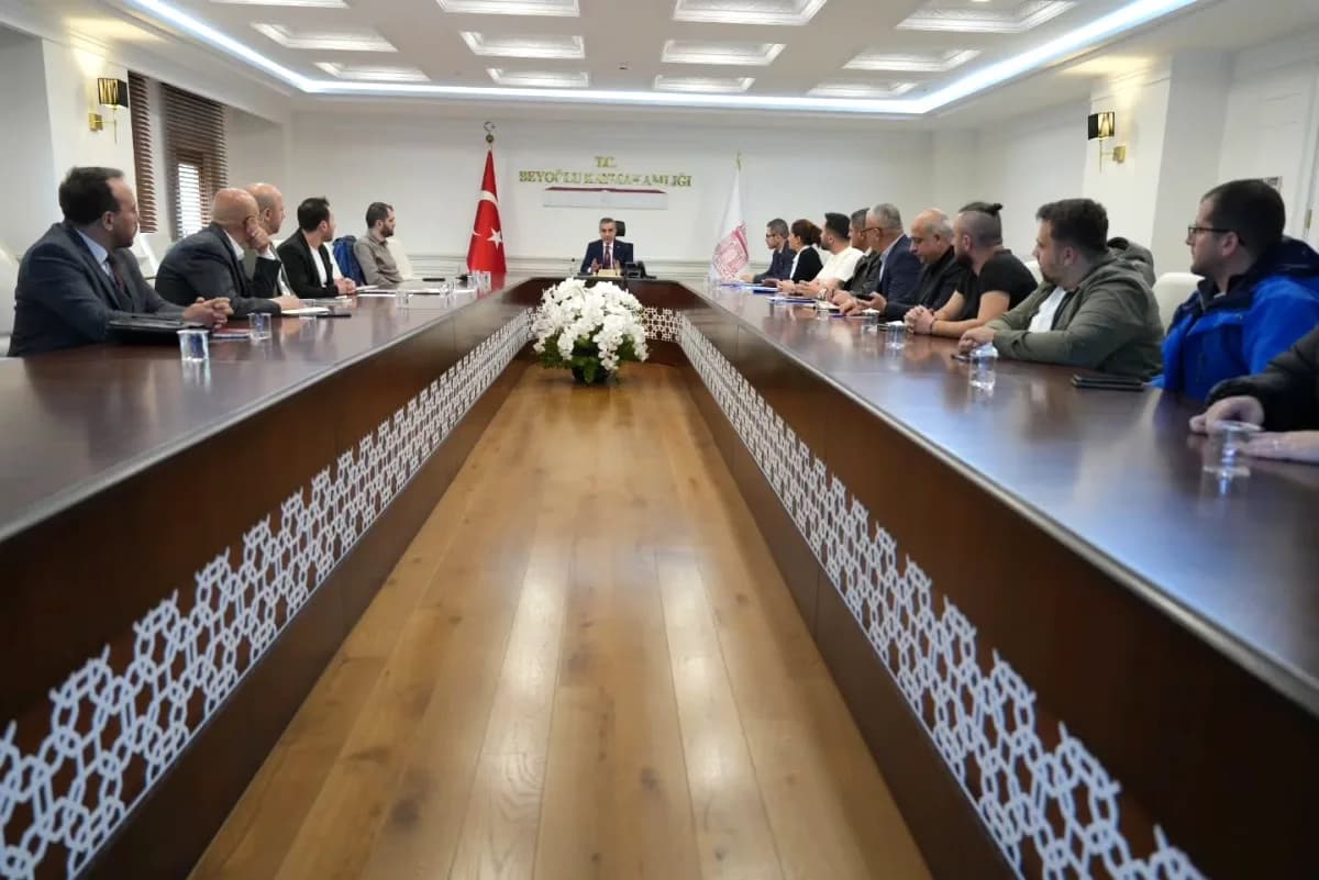 Beyoğlu'nda Metruk Bina Komisyonu Toplandı Beyoğlu'nda Metruk Bina Komisyonu Toplandı