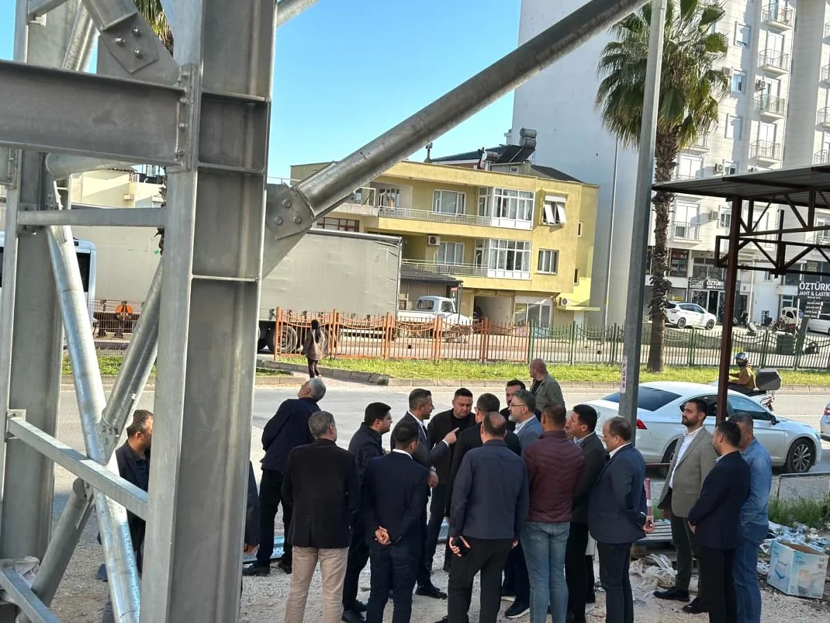 Serik'te Devam Eden Üst Geçit ve Kavşak Çalışmaları Yerinde İncelendi Serik'te Devam Eden Üst Geçit ve Kavşak Çalışmaları Yerinde İncelendi