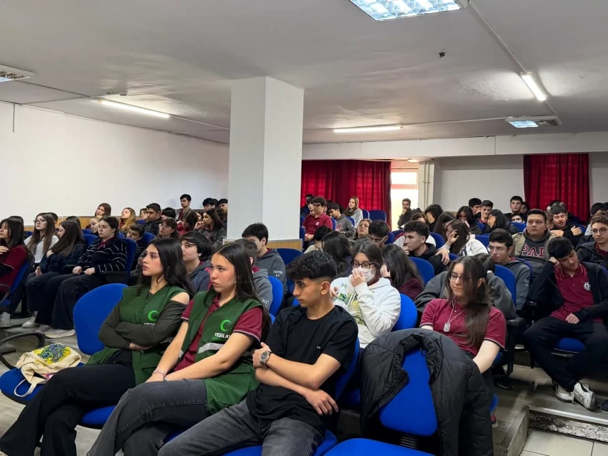 Gaziosmanpaşa'da Lise Öğrencilerine Teknoloji Bağımlılığı Eğitimi Gaziosmanpaşa'da Lise Öğrencilerine Teknoloji Bağımlılığı Eğitimi