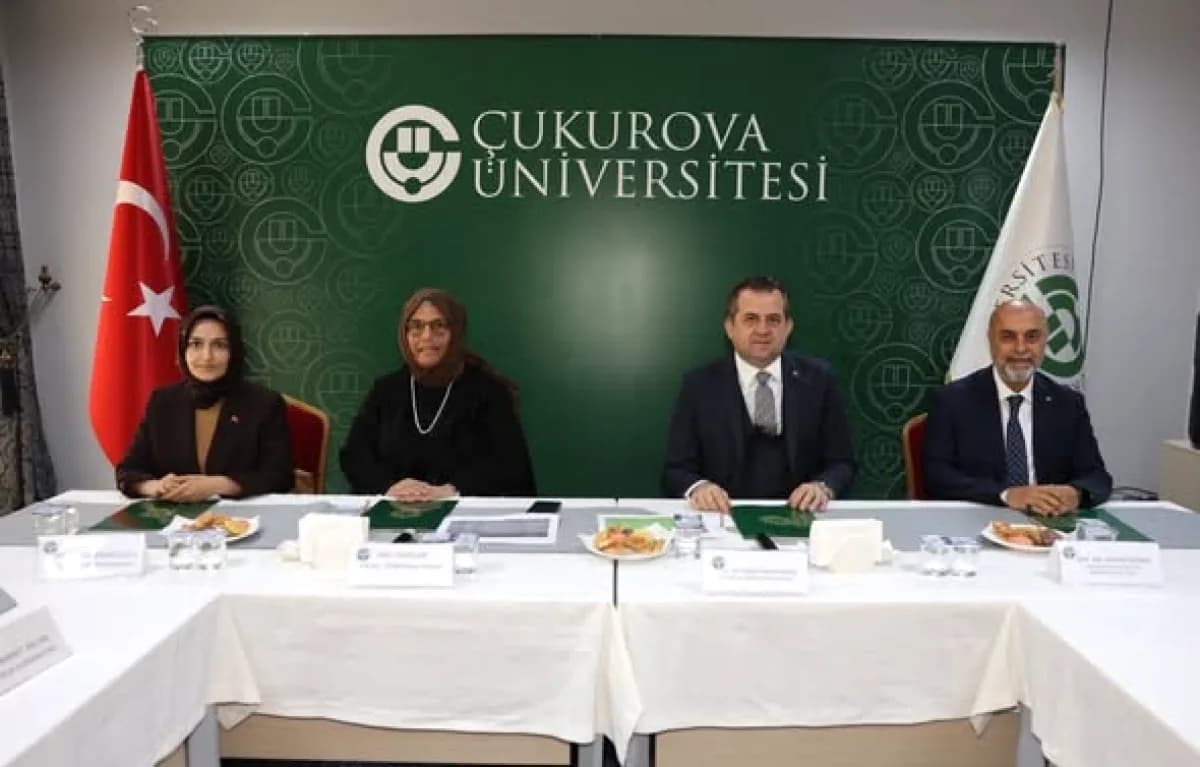 Adana Ticaret Borsası Başkanı Anayasa Çalıştayı'na Katıldı Adana Ticaret Borsası Başkanı Anayasa Çalıştayı'na Katıldı