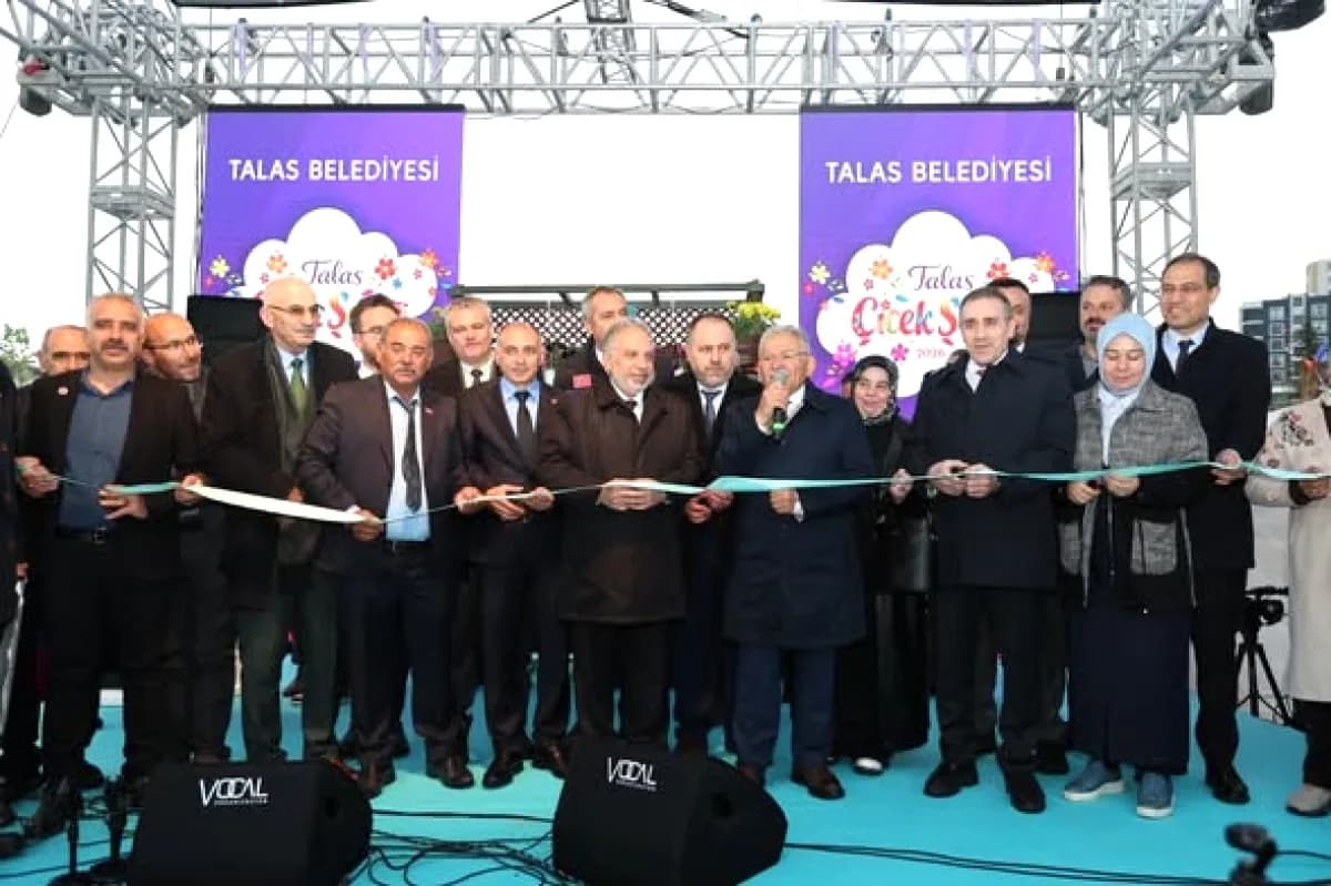 Talas Çiçek Şenliği 10 Mayıs'a Kadar Devam Ediyor: Renk ve Koku Şöleni Talas Çiçek Şenliği 10 Mayıs'a Kadar Devam Ediyor: Renk ve Koku Şöleni