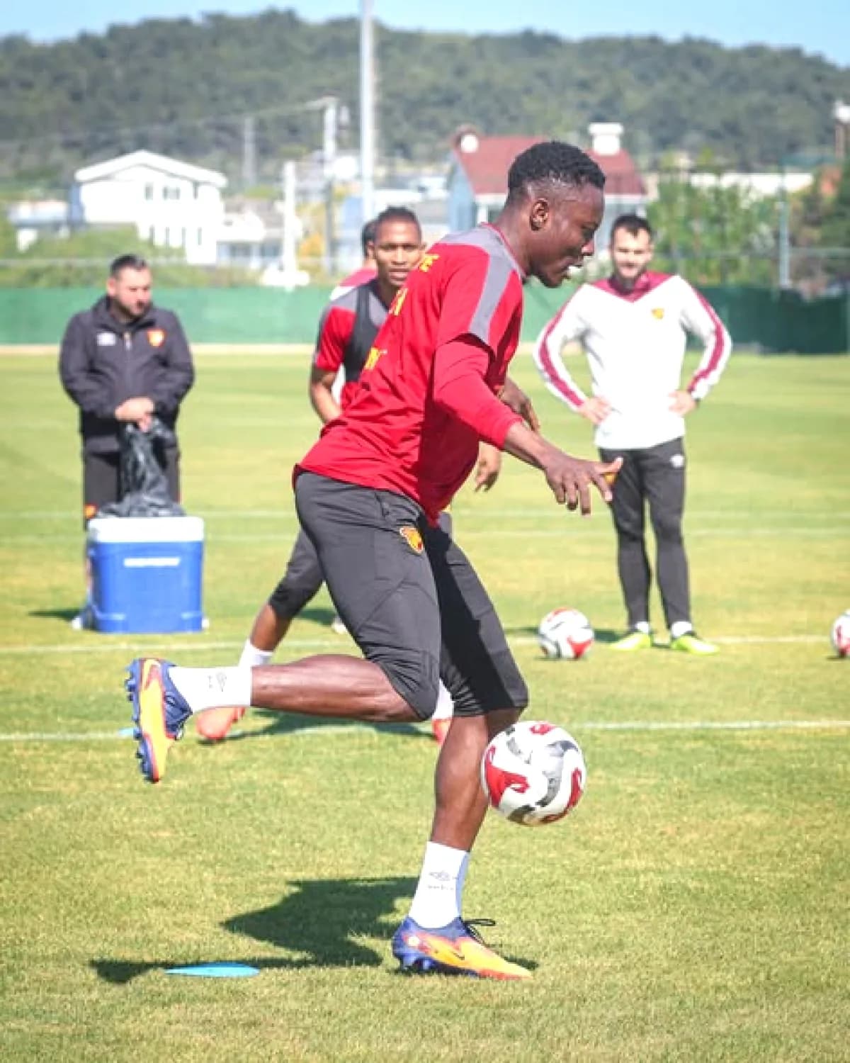 Göztepe'den Gaziantep FK Hazırlığı: Adnan Süvari Tesisleri'nde Çalışmalar Sürüyor Göztepe'den Gaziantep FK Hazırlığı: Adnan Süvari Tesisleri'nde Çalışmalar Sürüyor