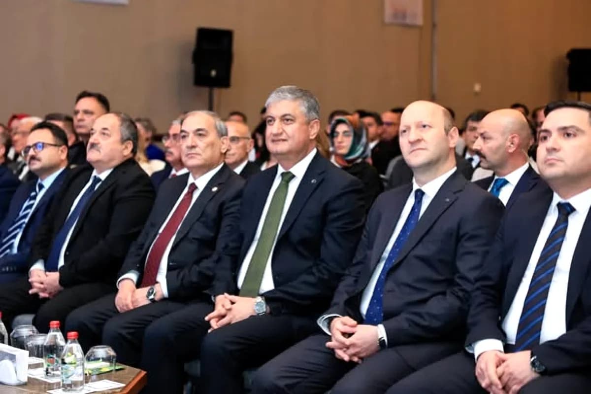 Adana'nın 2040 Vizyonu Şekilleniyor: Üniversite-Sanayi İş Birliği Masaya Yatırıldı Adana'nın 2040 Vizyonu Şekilleniyor: Üniversite-Sanayi İş Birliği Masaya Yatırıldı