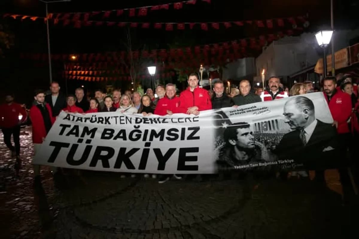CHP İzmir'den Üç Fidan İçin Duygusal Anma CHP İzmir'den Üç Fidan İçin Duygusal Anma