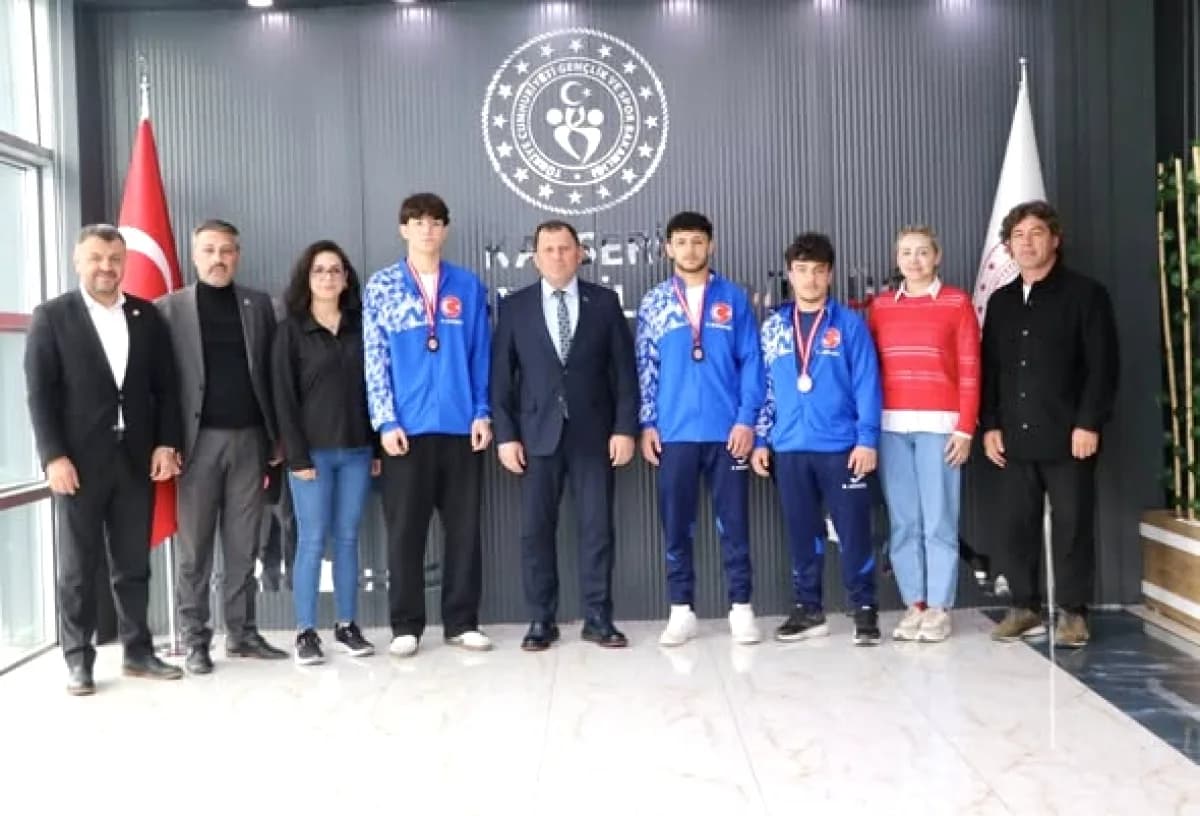 Kayseri Mas Güreşinde Tarihi Başarı: İlk Türkiye Şampiyonası'ndan 3 Bronz Kayseri Mas Güreşinde Tarihi Başarı: İlk Türkiye Şampiyonası'ndan 3 Bronz
