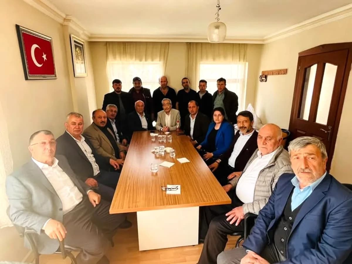 Afyonkarahisar Esnaf Birliği Başkanı Şuhut'ta Ziyaret Gerçekleştirdi Afyonkarahisar Esnaf Birliği Başkanı Şuhut'ta Ziyaret Gerçekleştirdi