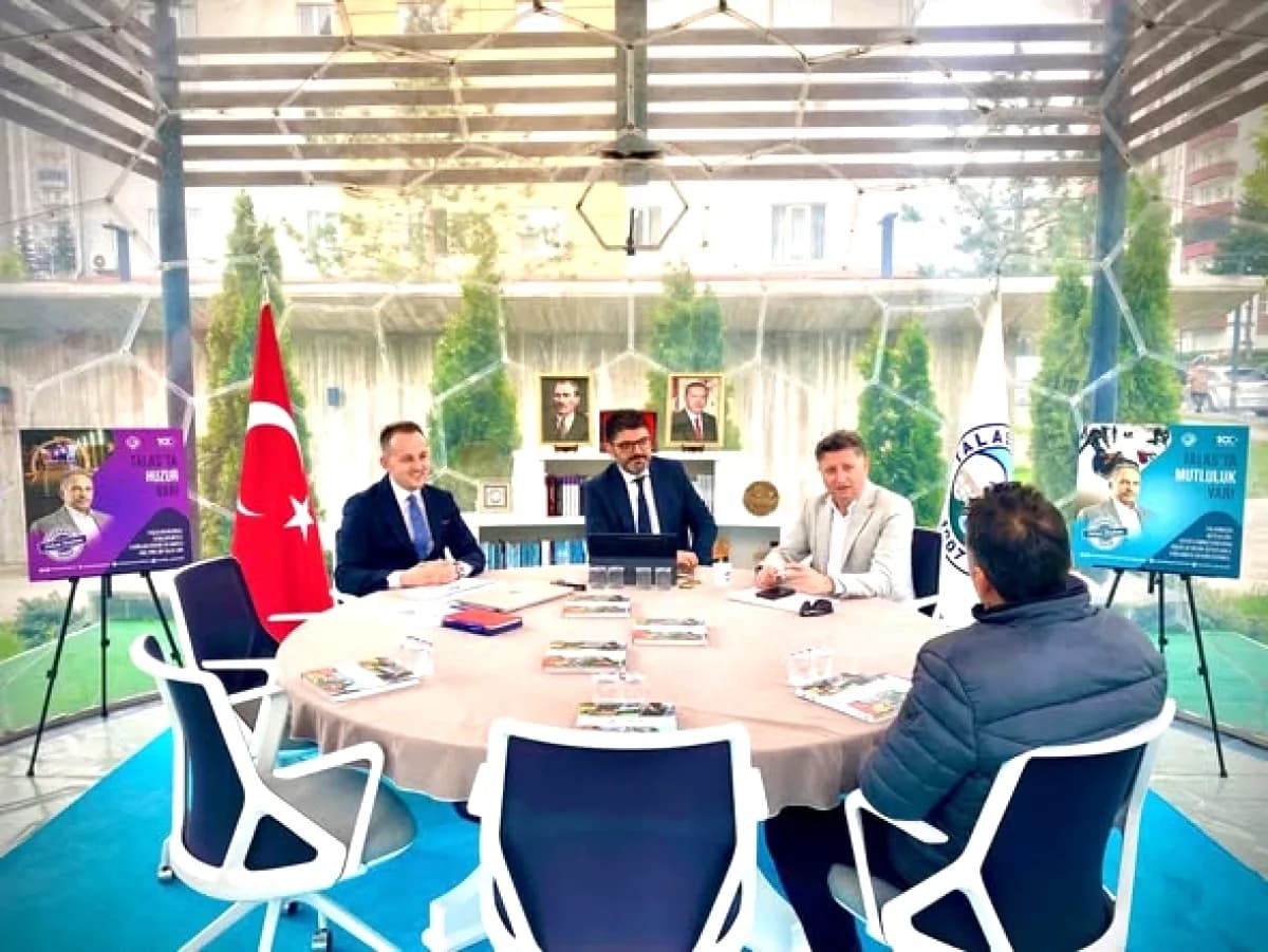 Talas'ta Vatandaşla Yüz Yüze: Şeffaf Oda ve İŞKUR Buluşması Talas'ta Vatandaşla Yüz Yüze: Şeffaf Oda ve İŞKUR Buluşması