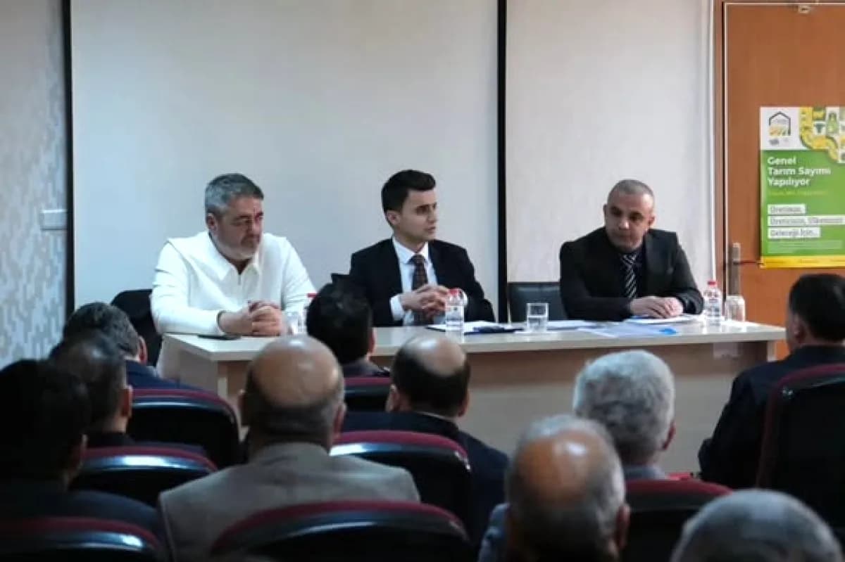 Aladağ Belediyesi'nden Muhtarlarla Koordinasyon Toplantısı Aladağ Belediyesi'nden Muhtarlarla Koordinasyon Toplantısı