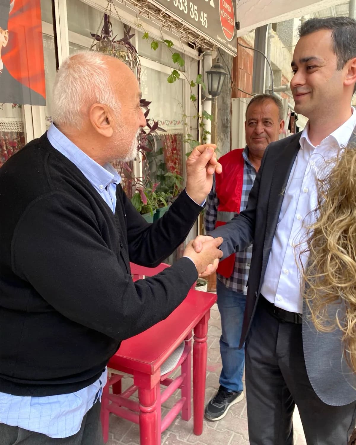 CHP Muratpaşa Deniz Mahallesi'nde Sahada: Özgür Özel'in "Sokakta Siyaset" Vizyonu CHP Muratpaşa Deniz Mahallesi'nde Sahada: Özgür Özel'in "Sokakta Siyaset" Vizyonu