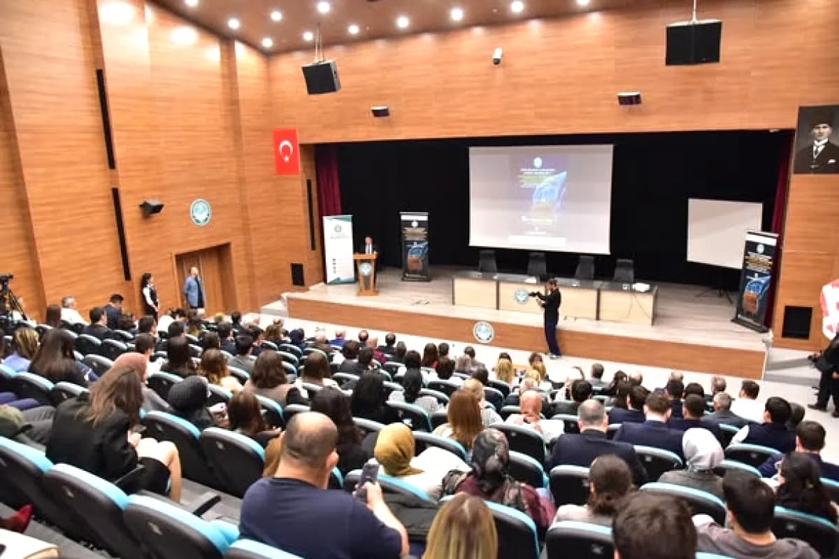 Balıkesir'de 4 Kıta 10 Ülkeden Akademisyenler Fikri Mülkiyet Hukukunu Tartışıyor Balıkesir'de 4 Kıta 10 Ülkeden Akademisyenler Fikri Mülkiyet Hukukunu Tartışıyor