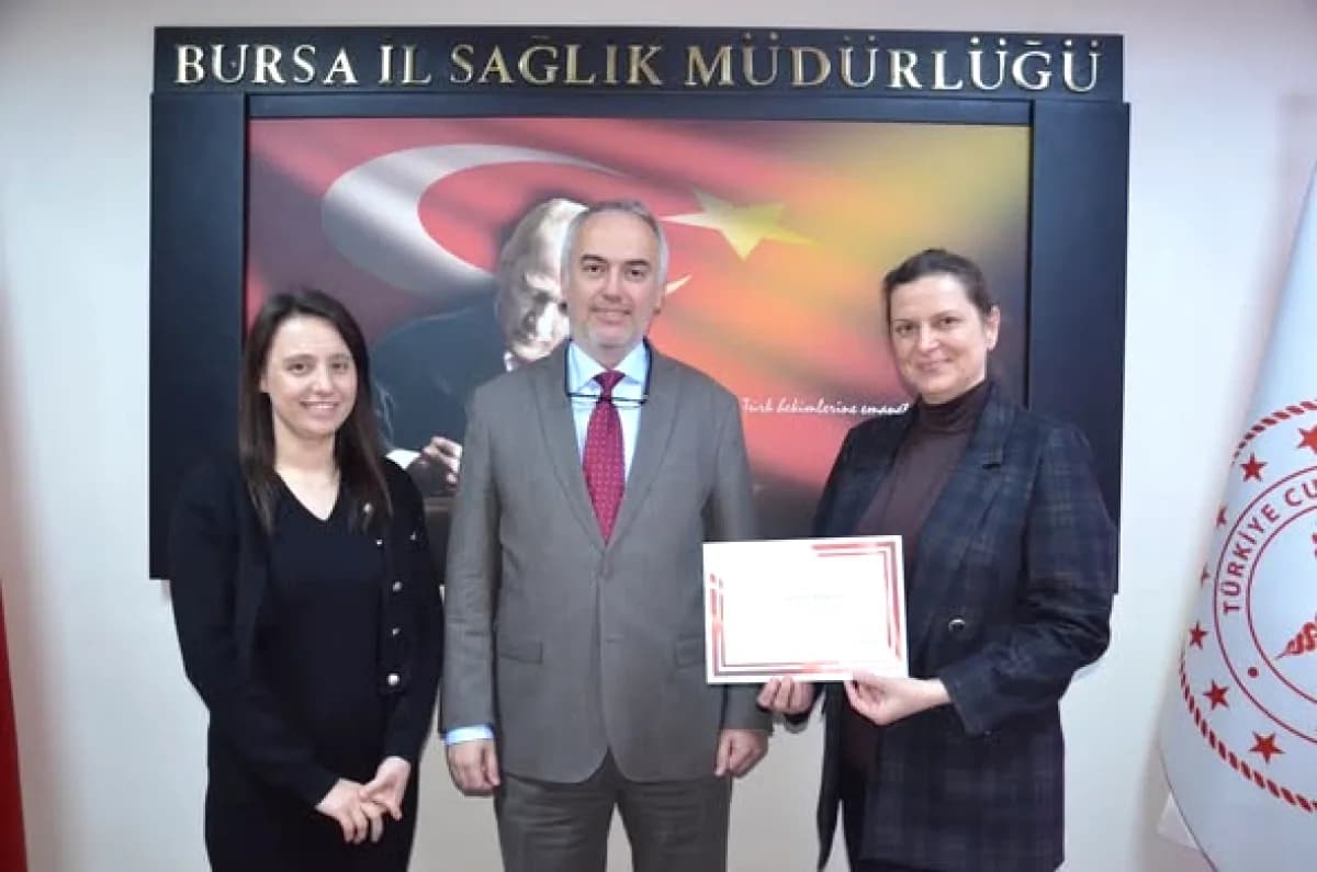 Bursa'da Koruyucu Sağlıkta Örnek Hekimler Ödüllendirildi Bursa'da Koruyucu Sağlıkta Örnek Hekimler Ödüllendirildi