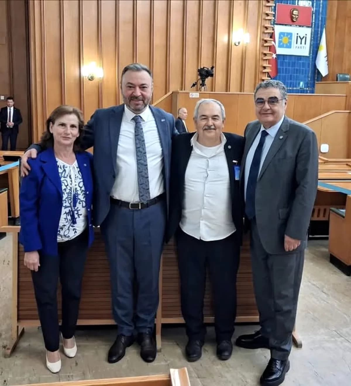 İYİ Parti Balıkesir'de Gündemi Değerlendirdi İYİ Parti Balıkesir'de Gündemi Değerlendirdi