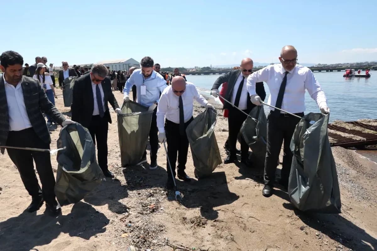 Darıca'da Sahil Temizliği Seferberliği: Başkan Bıyık Üniversite Öğrencileriyle Deniz Kirliliğine Dikkat Çekti Darıca'da Sahil Temizliği Seferberliği: Başkan Bıyık Üniversite Öğrencileriyle Deniz Kirliliğine Dikkat Çekti