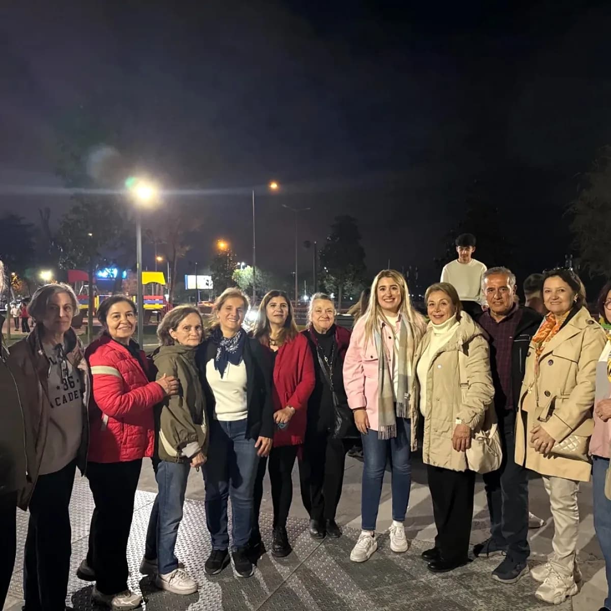 CHP Bakırköy Kadın Kolları'ndan Cevizlik'te Hıdırellez Buluşması CHP Bakırköy Kadın Kolları'ndan Cevizlik'te Hıdırellez Buluşması