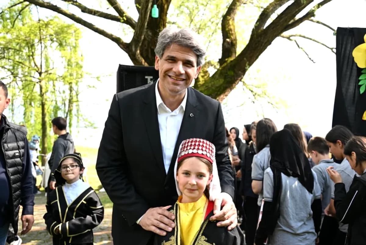 Kartepe'de Hıdırellez Coşkusu: Başkan Kocaman Öğrencilerle Bir Araya Geldi Kartepe'de Hıdırellez Coşkusu: Başkan Kocaman Öğrencilerle Bir Araya Geldi