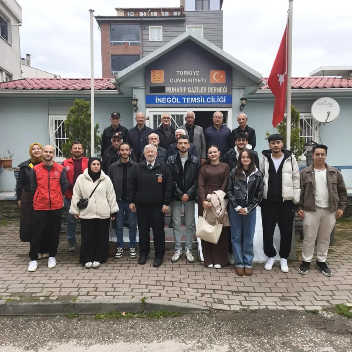 İnegöl'de Gençler ve Gaziler Buluştu İnegöl'de Gençler ve Gaziler Buluştu