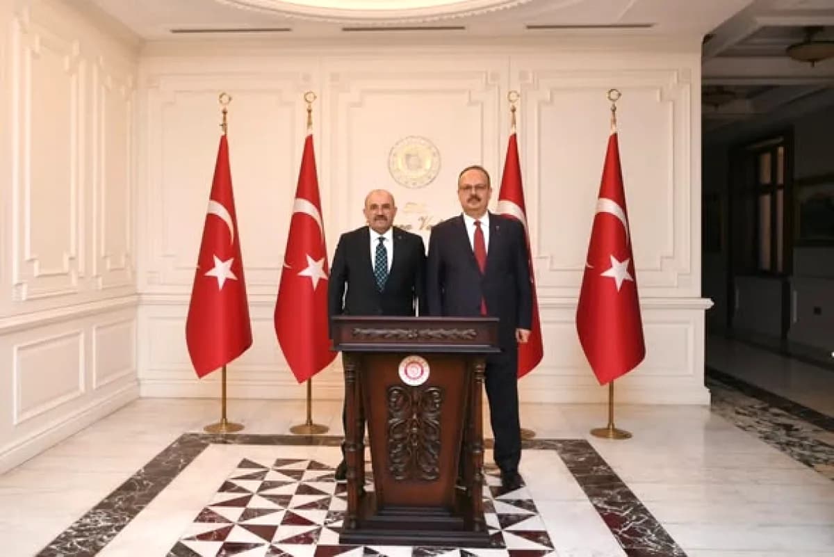 Balıkesir Valisi Ustaoğlu, Ankara Valisi Canbolat'ı Ziyaret Etti Balıkesir Valisi Ustaoğlu, Ankara Valisi Canbolat'ı Ziyaret Etti