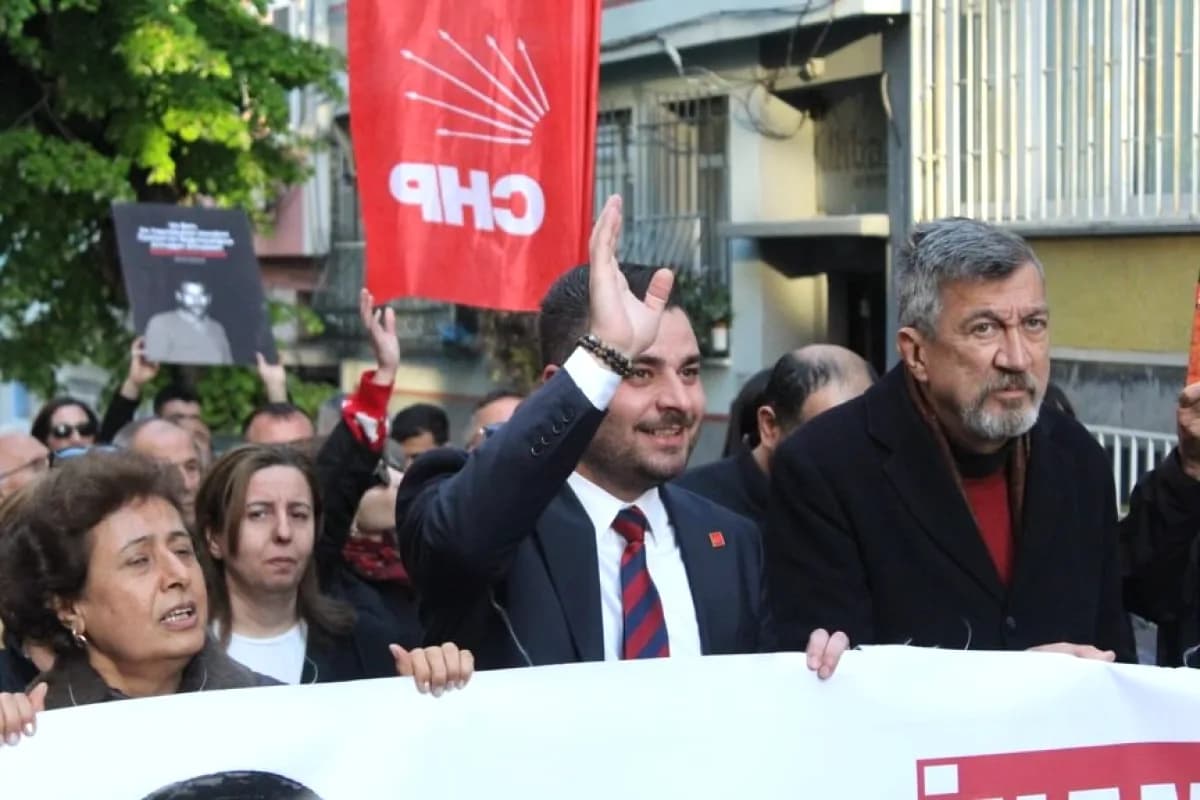 Üsküdar'da Deniz Gezmiş ve Arkadaşları İçin Anma Yürüyüşü Üsküdar'da Deniz Gezmiş ve Arkadaşları İçin Anma Yürüyüşü