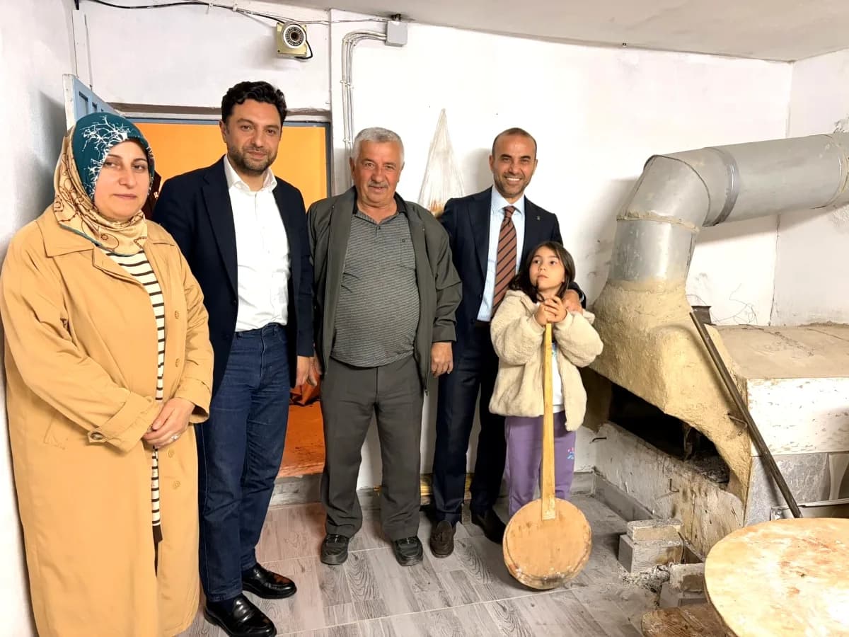 AK Parti Yalova İl Başkanı Umut Güçlü, Çiftlikköy Esnaf Odası Başkanını Evinde Ziyaret Etti AK Parti Yalova İl Başkanı Umut Güçlü, Çiftlikköy Esnaf Odası Başkanını Evinde Ziyaret Etti